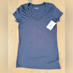 Susina. Size S. Navy blue rounded neck slim fit t-shirt. 100% soft pima cotton.